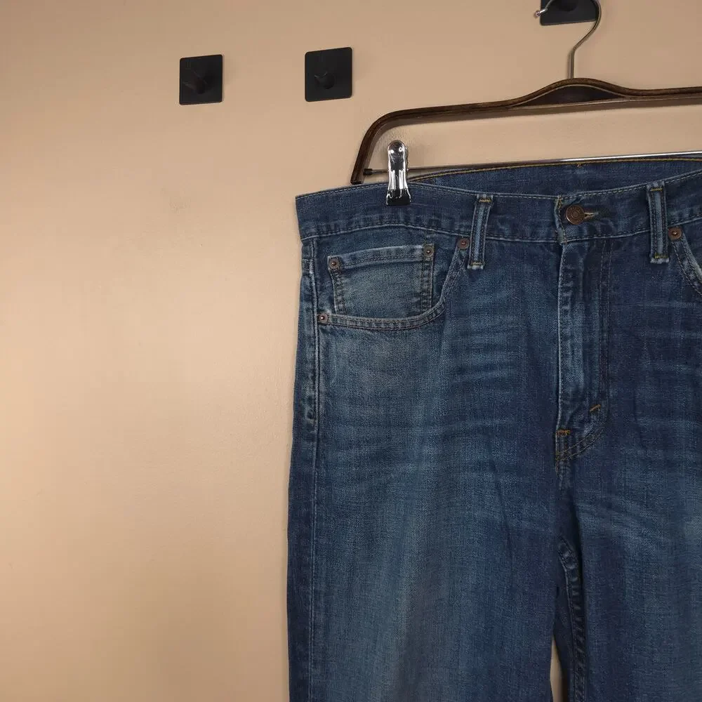 Levi's Men's 514 Slim Straight Leg Jean in Medium Wash Size 34x30